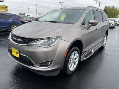 2017 Chrysler Pacifica, $35987. Photo 4