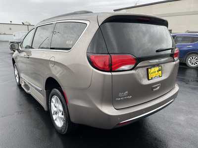 2017 Chrysler Pacifica, $35987. Photo 6