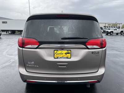 2017 Chrysler Pacifica, $35987. Photo 7
