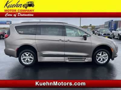 2017 Chrysler Pacifica, $35987. Photo 1