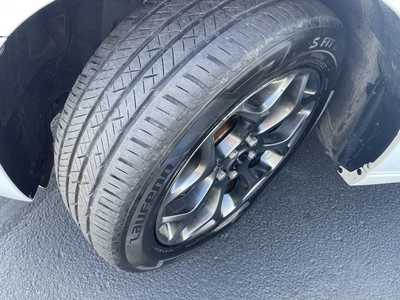 2015 Chrysler 300, $18927. Photo 10