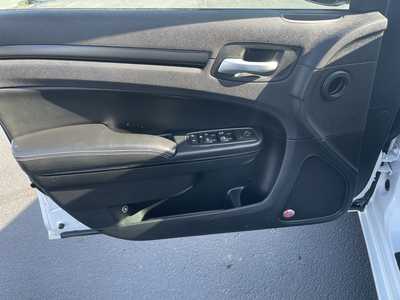 2015 Chrysler 300, $18927. Photo 11
