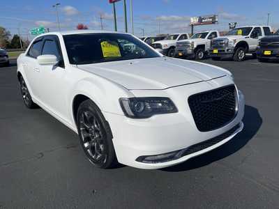 2015 Chrysler 300, $18927. Photo 2