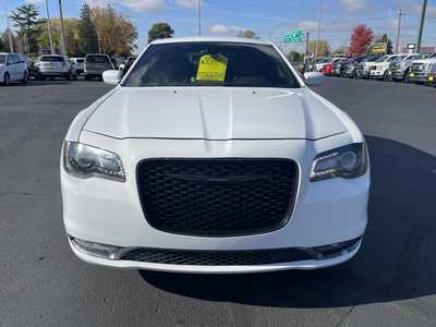 2015 Chrysler 300, $18927. Photo 3
