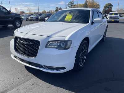 2015 Chrysler 300, $18927. Photo 4