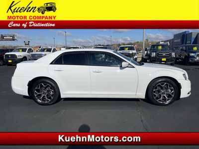 2015 Chrysler 300, $18927. Photo 1