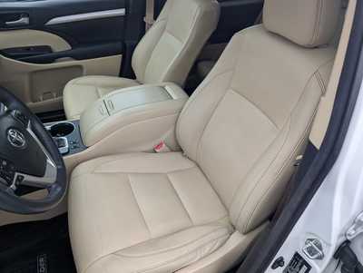 2016 Toyota Highlander, $20487. Photo 11