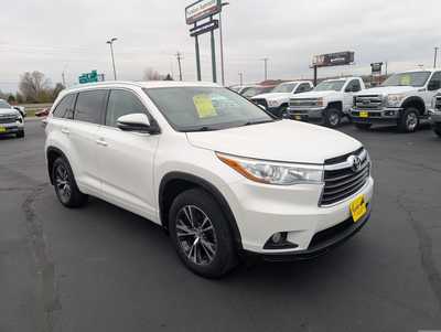 2016 Toyota Highlander, $20487. Photo 2