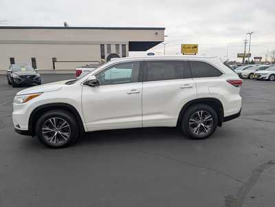 2016 Toyota Highlander, $20487. Photo 5