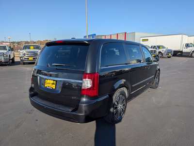 2014 Chrysler Town & Country, $11997. Photo 8
