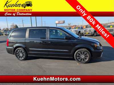 2014 Chrysler Town & Country, $11997. Photo 1