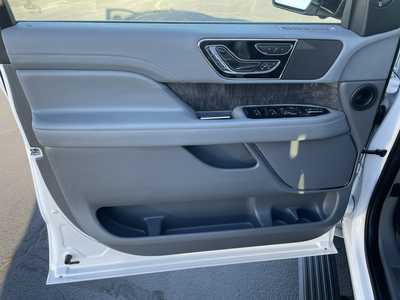 2018 Lincoln Navigator, $38992. Photo 12