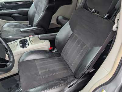 2016 Chrysler Town & Country, $12986. Photo 12