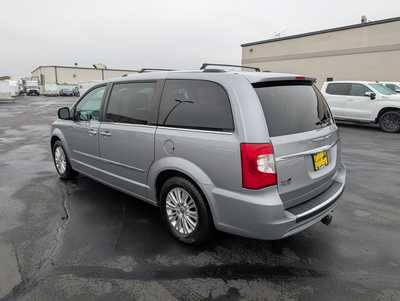 2016 Chrysler Town & Country, $12986. Photo 6