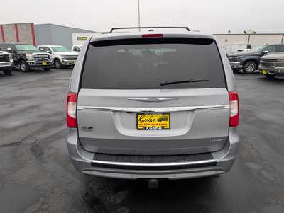 2016 Chrysler Town & Country, $12986. Photo 7