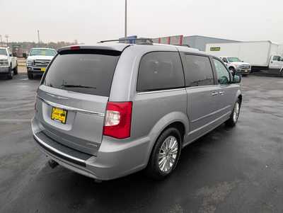 2016 Chrysler Town & Country, $12986. Photo 8