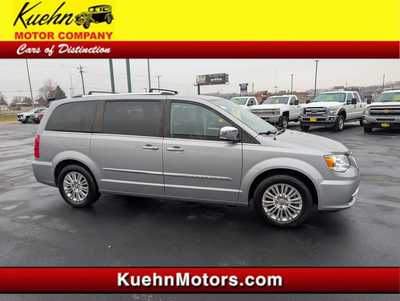 2016 Chrysler Town & Country, $12986. Photo 1