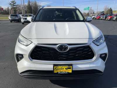 2021 Toyota Highlander, $35987. Photo 3