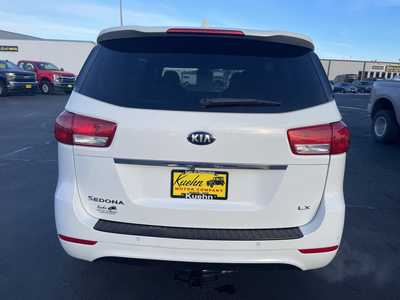 2017 Kia Sedona, $9497. Photo 7