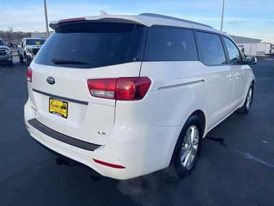 2017 Kia Sedona, $9497. Photo 8