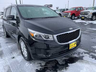2016 Kia Sedona, $12487. Photo 2