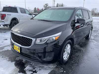 2016 Kia Sedona, $12487. Photo 4