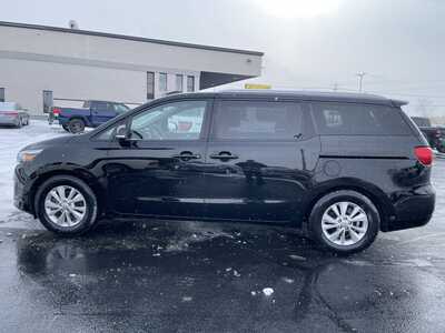 2016 Kia Sedona, $12487. Photo 5