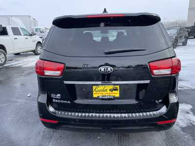 2016 Kia Sedona, $12487. Photo 7