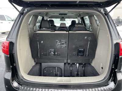 2016 Kia Sedona, $12487. Photo 9