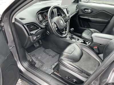 2019 Jeep Cherokee, $13477. Photo 12