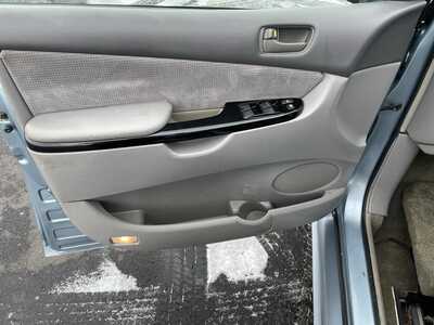 2004 Toyota Sienna, $12987. Photo 10