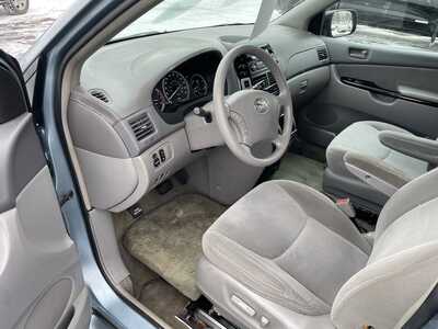 2004 Toyota Sienna, $12987. Photo 11