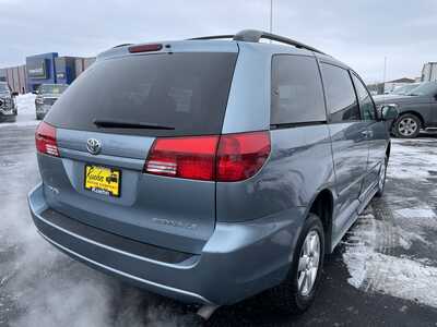 2004 Toyota Sienna, $12987. Photo 8