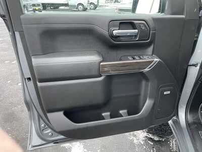 2020 Chevrolet 1500 Crew Cab, $38972. Photo 12