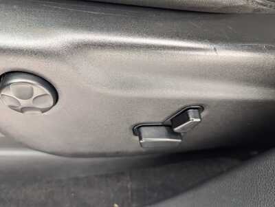 2011 Jeep Grand Cherokee, $12987. Photo 12