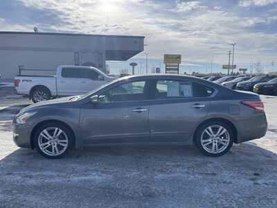2015 Nissan Altima, $7995. Photo 5