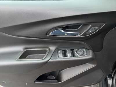 2018 Chevrolet Equinox, $15987. Photo 11