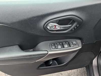 2019 Jeep Cherokee, $17988. Photo 11