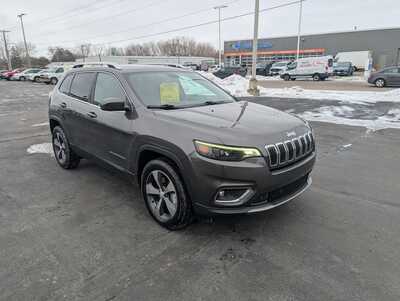 2019 Jeep Cherokee, $17988. Photo 2