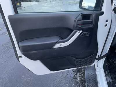 2015 Jeep Wrangler Unlimited, $12995. Photo 12