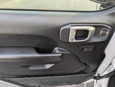 2020 Jeep Gladiator, $30926. Photo 12