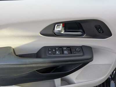 2022 Chrysler Pacifica, $24995. Photo 10