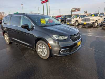 2022 Chrysler Pacifica, $24995. Photo 2