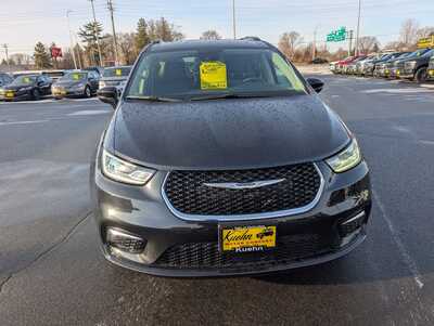 2022 Chrysler Pacifica, $24995. Photo 3