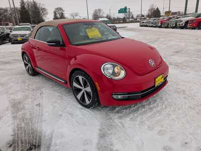 2013 Volkswagen Beetle, $10987. Photo 2