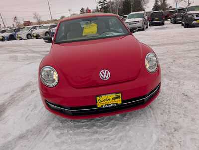 2013 Volkswagen Beetle, $10987. Photo 3