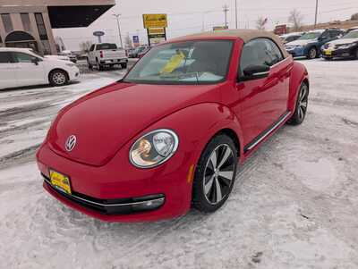 2013 Volkswagen Beetle, $10987. Photo 4