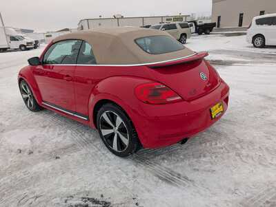 2013 Volkswagen Beetle, $10987. Photo 6