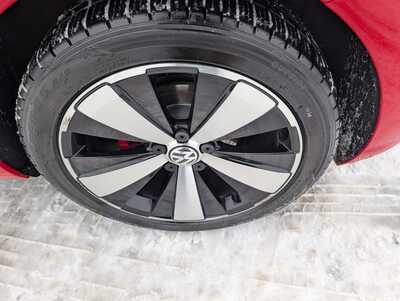 2013 Volkswagen Beetle, $10987. Photo 9