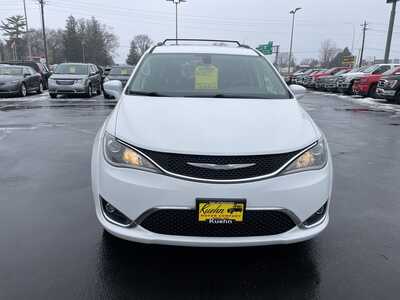 2017 Chrysler Pacifica, $13897. Photo 3